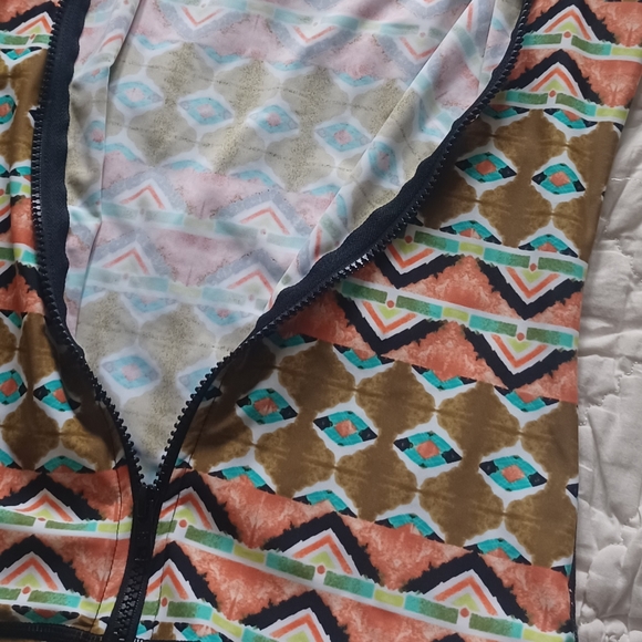 NEW Volcom Rashguard - Picture 6 of 8